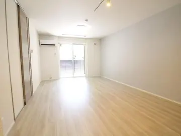 ラコルト板付 102号室