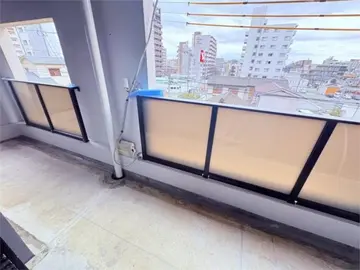 アルメノア西新 201号室