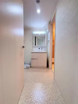 アルメノア西新 102号室