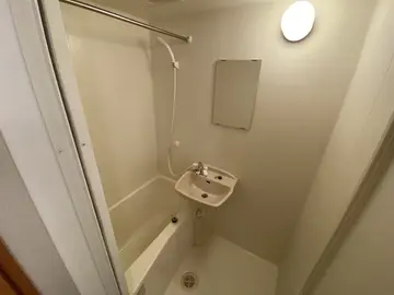 レオパレスリミエール 102号室