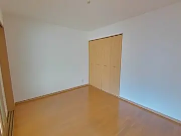 グランディス幾久富 102号室