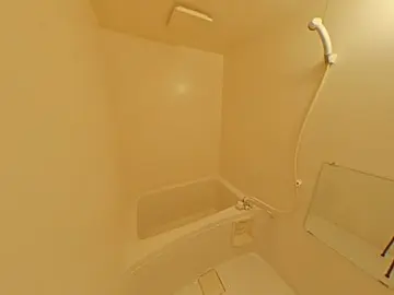 グランディス幾久富 102号室