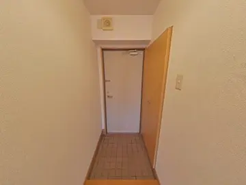 グランディス幾久富 102号室