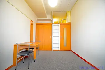 レオパレスコスマーファイブ 105号室