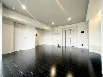 ラ・シック四季美 102号室