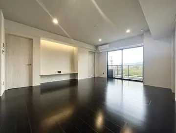 ラ・シック四季美 102号室