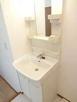 エクレール・アイ B棟 203号室