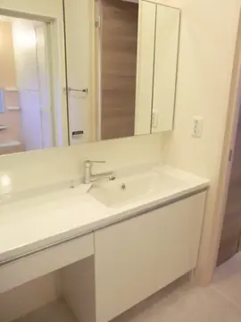 東谷山五丁目戸建 B 101号室