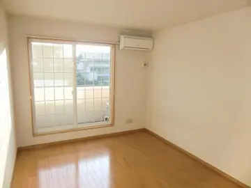 ヨーロピアンシャレー黒髪 2号室