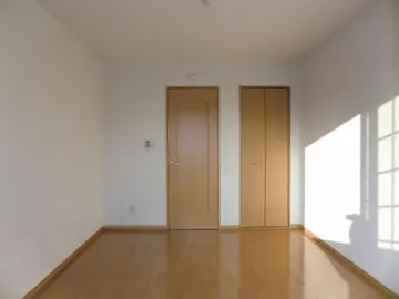 ヨーロピアンシャレー黒髪 2号室