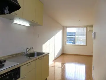 ヨーロピアンシャレー黒髪 2号室