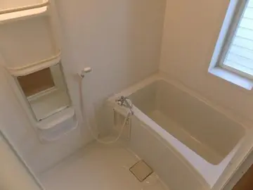 ヨーロピアンシャレー黒髪 2号室