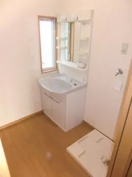 ヨーロピアンシャレー黒髪 2号室