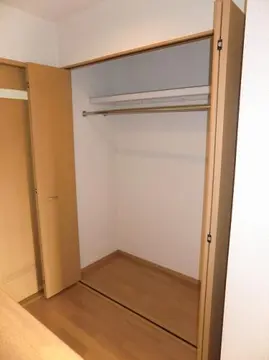 ヨーロピアンシャレー黒髪 2号室