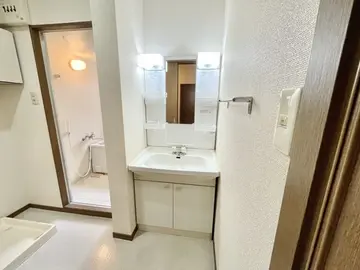 カーサ帯山B棟 102号室