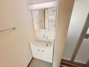 カーサ帯山B棟 201号室