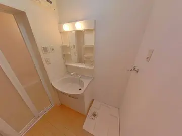 ヨーロピアンシャレー清水万石 弐番館 102号室