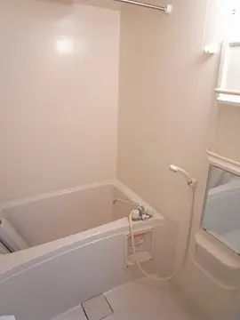 ヨーロピアンシャレー清水万石 弐番館 104号室