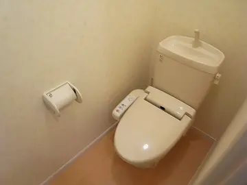 ヨーロピアンシャレー清水万石 弐番館 104号室