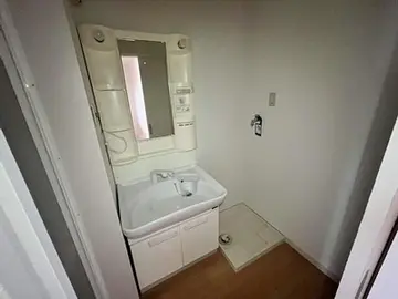 ヨーロピアンシャレー清水万石 弐番館 104号室