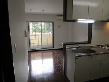 ヨーロピアンシャレー清水万石 参番館 103号室