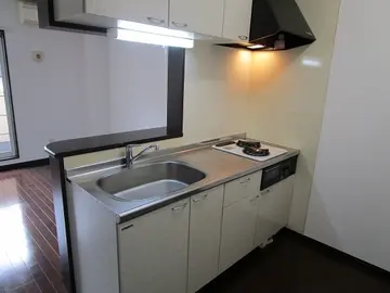 ヨーロピアンシャレー清水万石 参番館 103号室