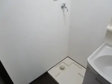 ヨーロピアンシャレー清水万石 参番館 103号室