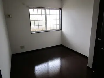 ヨーロピアンシャレー清水万石 参番館 103号室