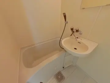 マーカス帯山 104号室