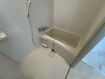 WEISSE WAND 503号室